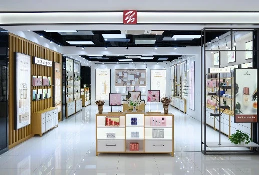 Product displays in Yuanze's showroom, photographed in the company catalog